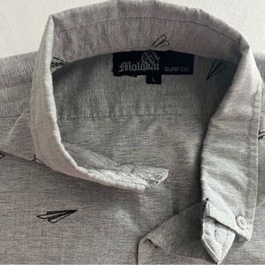 Molokai Surf Co Paper Airplane Men’s Button Down Gray Shirt Size Large